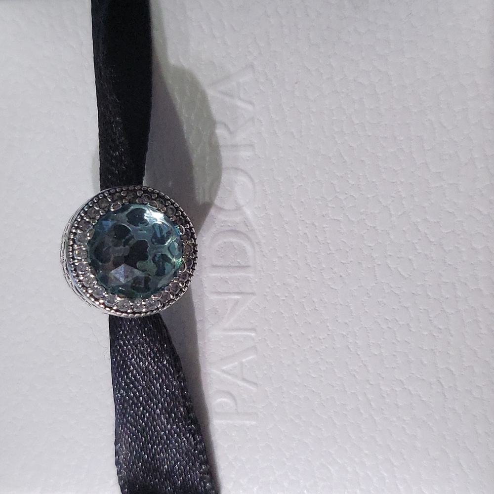 Pandora Sparkling Glacier Blue Charm